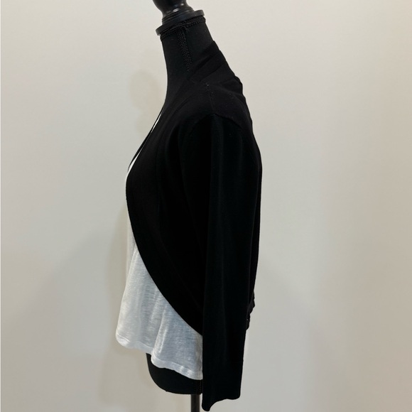 Ronni Nicole - Parisian Chic in a Shrug Black Sweater Open-Front Knit 🇫🇷 - Picture 5 of 11